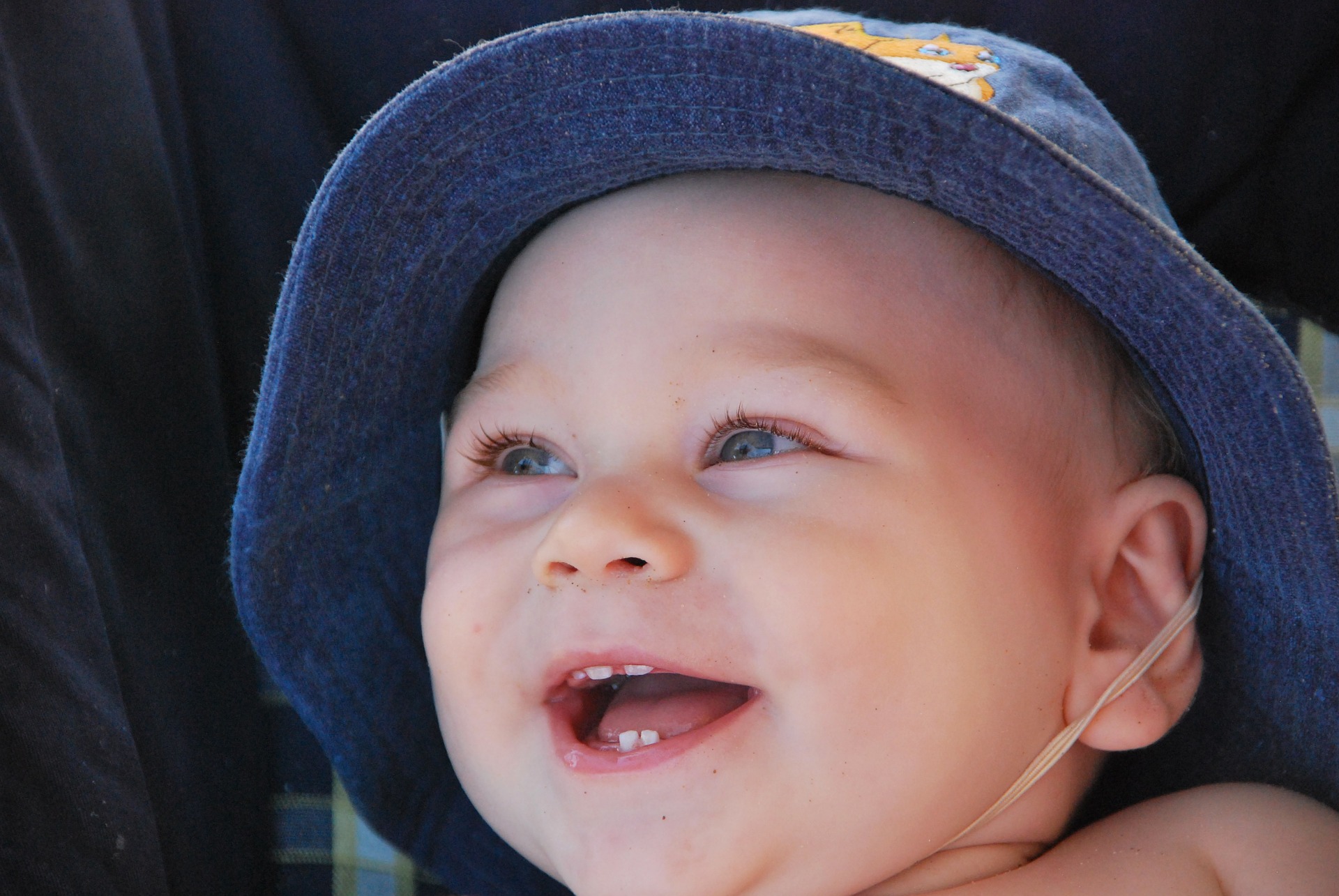 boy-1424452_1920 does teething affect baby sleep